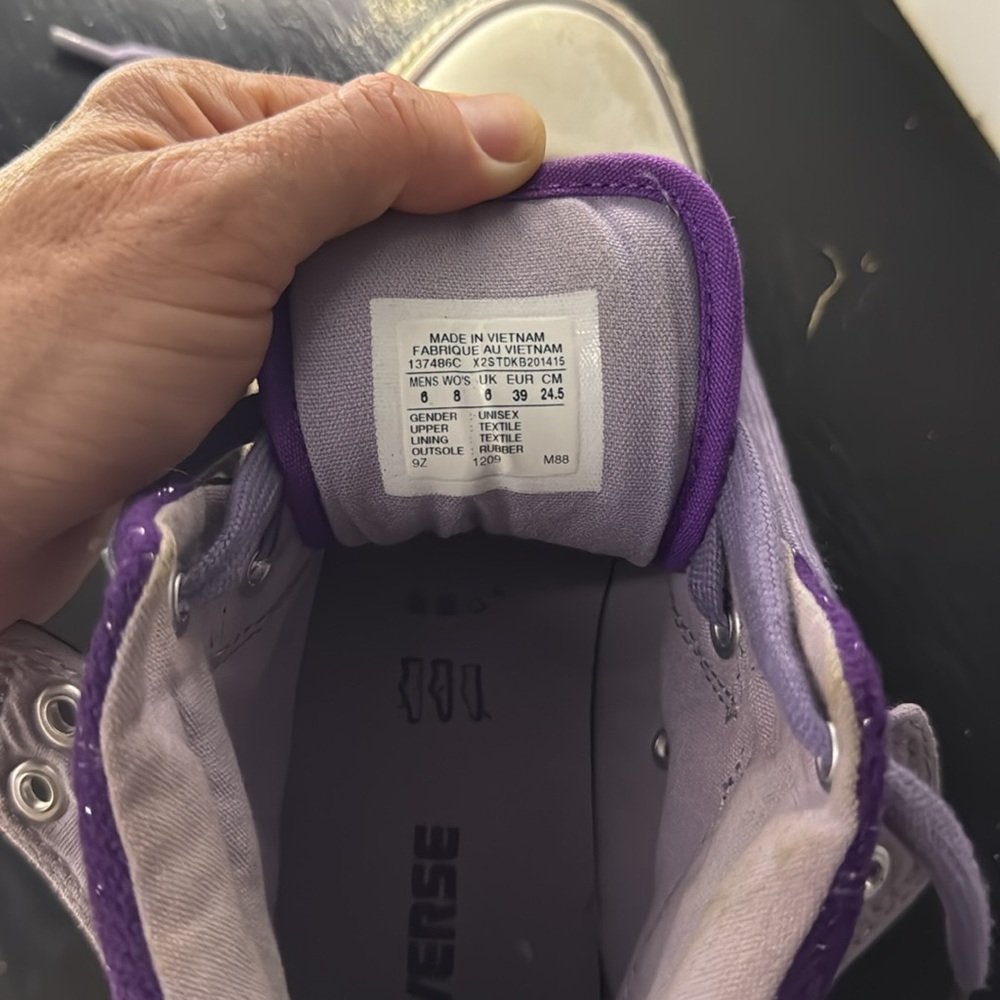 Women’s size 8 purple Converse high tops - Picture 5 of 11